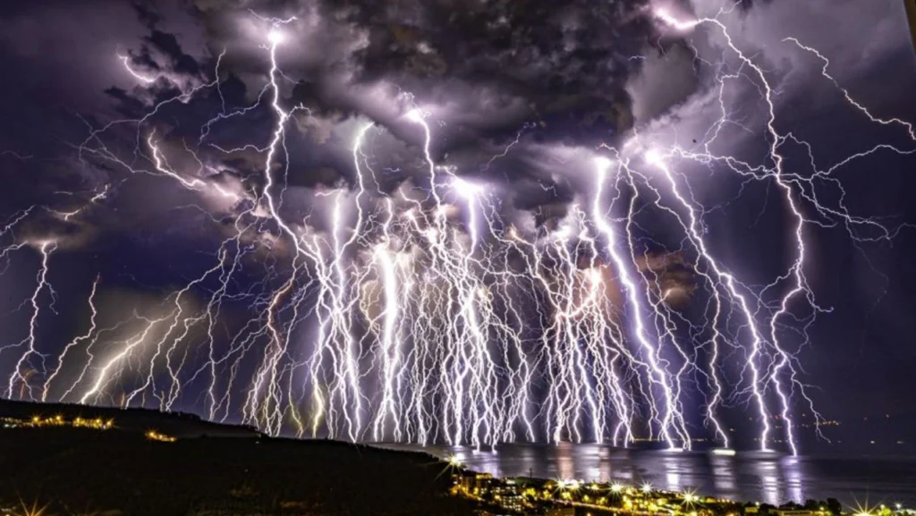 why lightning happens
